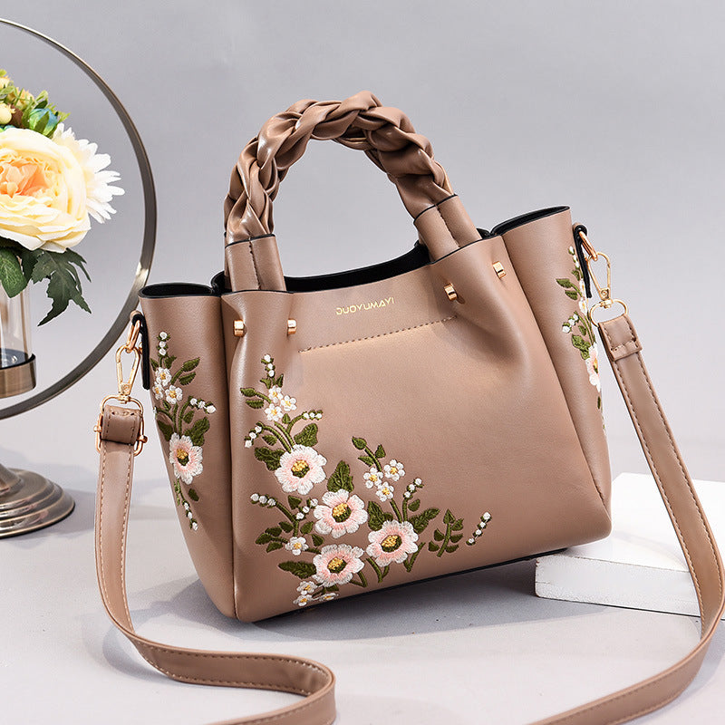 MARGOT SAC BRODÉ AVEC POIGNÉE TRESSÉE