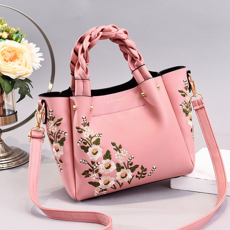 MARGOT SAC BRODÉ AVEC POIGNÉE TRESSÉE