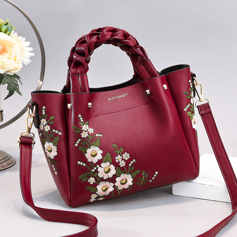 MARGOT SAC BRODÉ AVEC POIGNÉE TRESSÉE