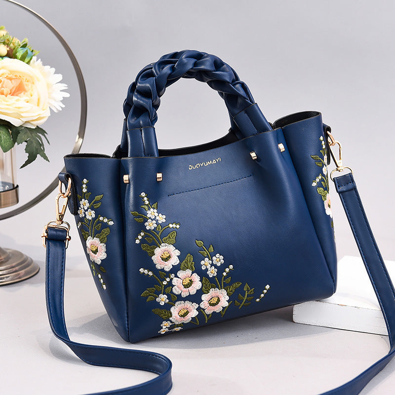MARGOT SAC BRODÉ AVEC POIGNÉE TRESSÉE