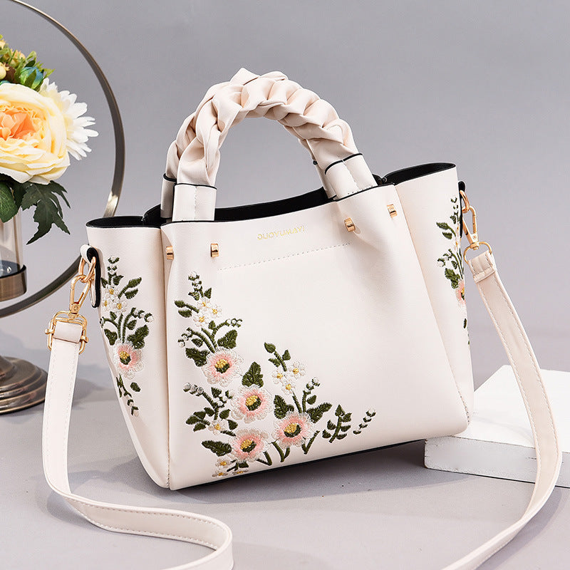 MARGOT SAC BRODÉ AVEC POIGNÉE TRESSÉE