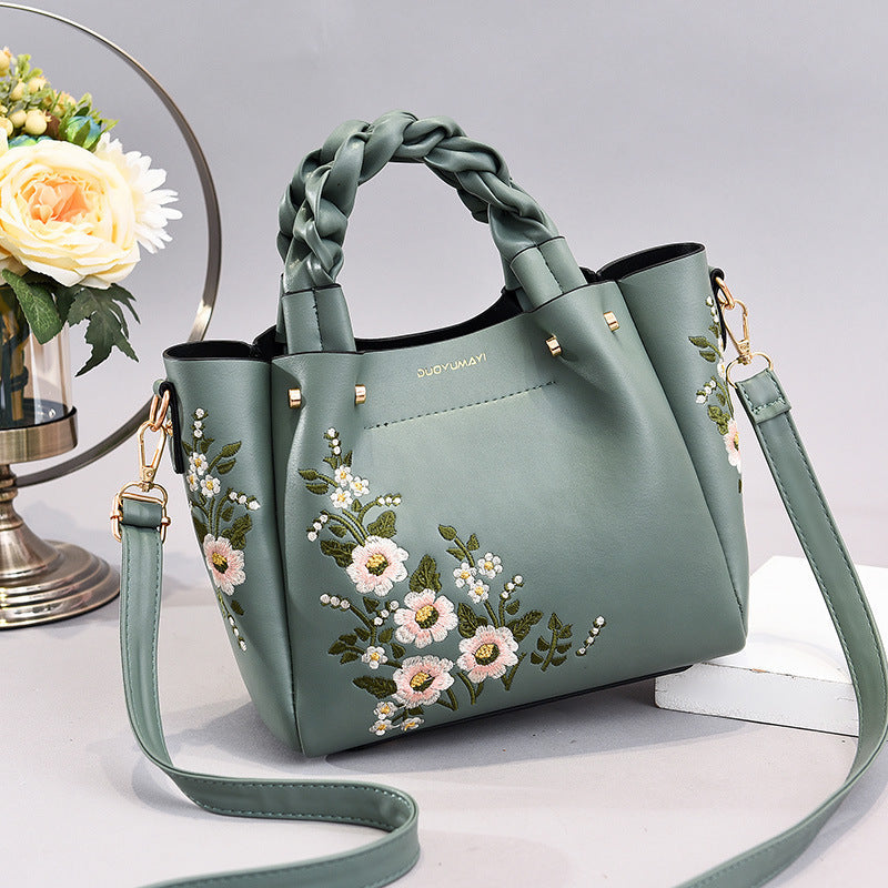 MARGOT SAC BRODÉ AVEC POIGNÉE TRESSÉE