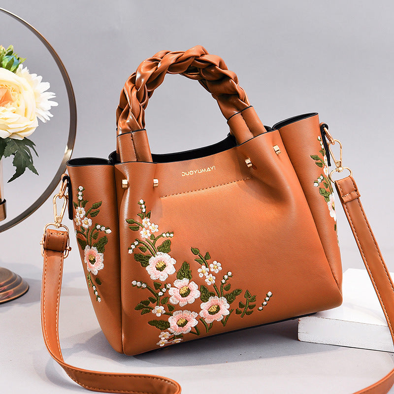 MARGOT SAC BRODÉ AVEC POIGNÉE TRESSÉE