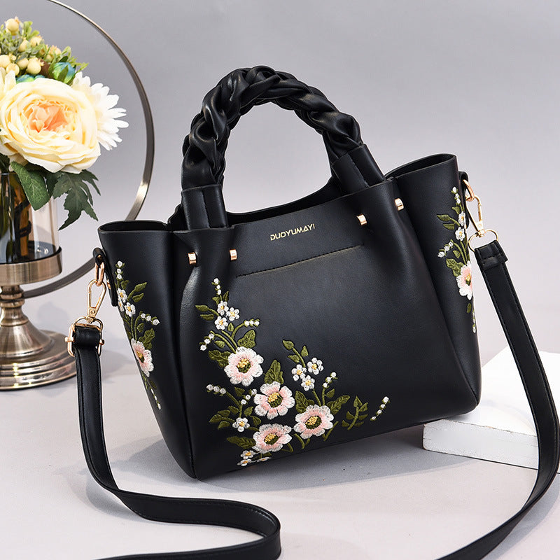 MARGOT SAC BRODÉ AVEC POIGNÉE TRESSÉE